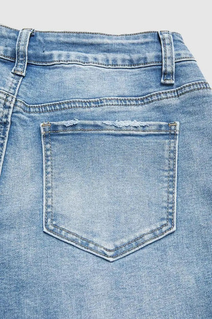 Low-Rise Cropped Boyfriend Jeans For Women, Relaxed Fit Straight Leg Denim With A Distressed Raw Hem, Casual Light Wash Pants