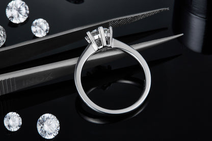Snowflake Blooming - A Wedding Ring Set With 1-carat Top-quality Moissanite S925 Silver And Platinum-plated Diamond. The Ring Can Be Inspected With A Diamond Pen