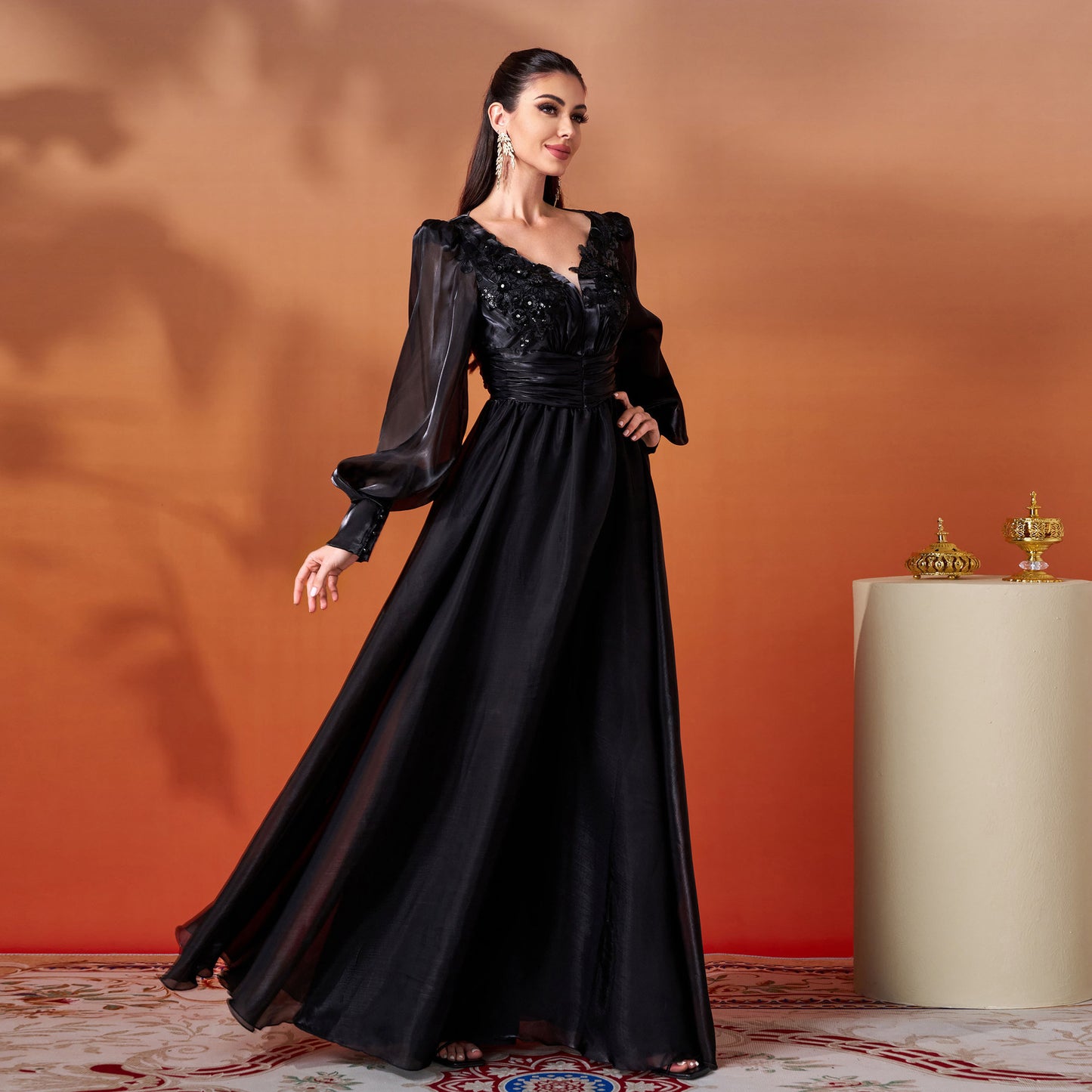 Elegant Long Sleeve V-neck Lace Banquet Swing Evening Dress
