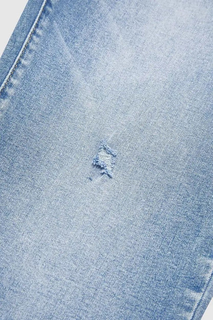 Low-Rise Cropped Boyfriend Jeans For Women, Relaxed Fit Straight Leg Denim With A Distressed Raw Hem, Casual Light Wash Pants